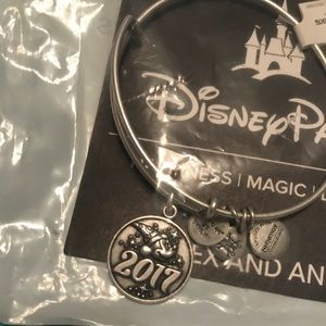 ✨✨NWT✨✨DISNEY 2017 ALEX AND ANI BRACELET